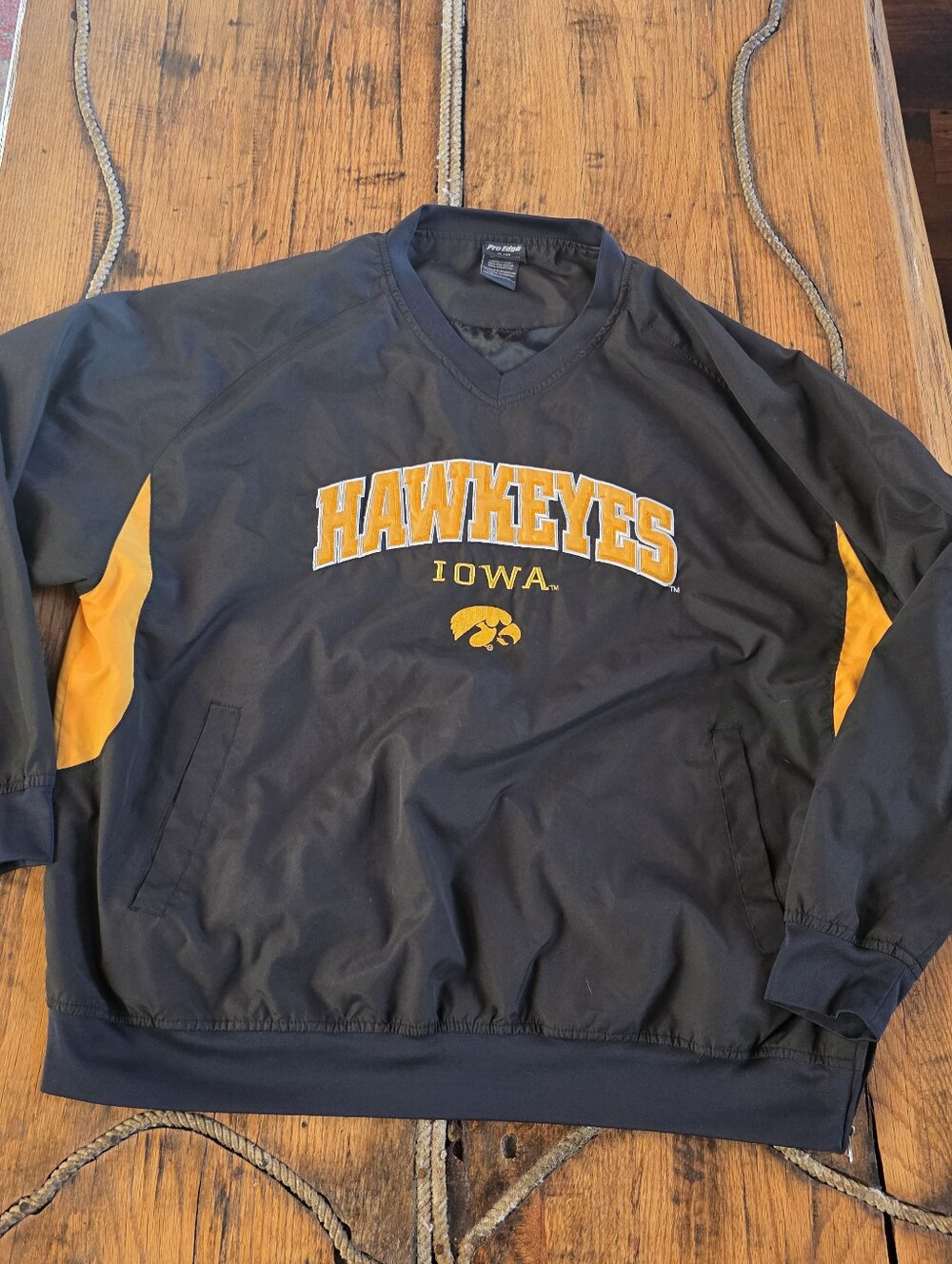Pro Edge Iowa Hawkeyes Men's Black & Gold Pullover Windbreaker Jacket XL